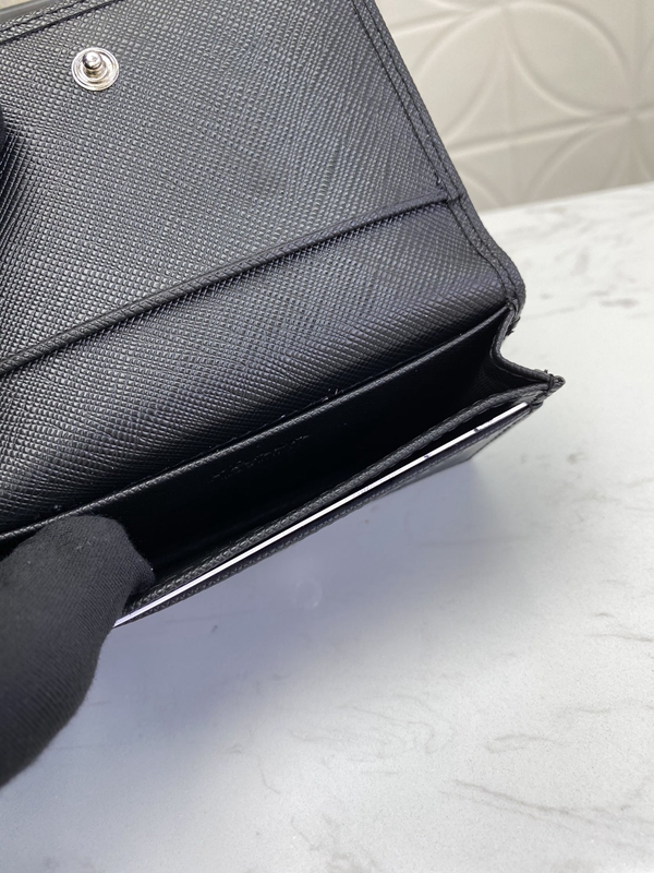 プラダ財布コピー全体デザイン